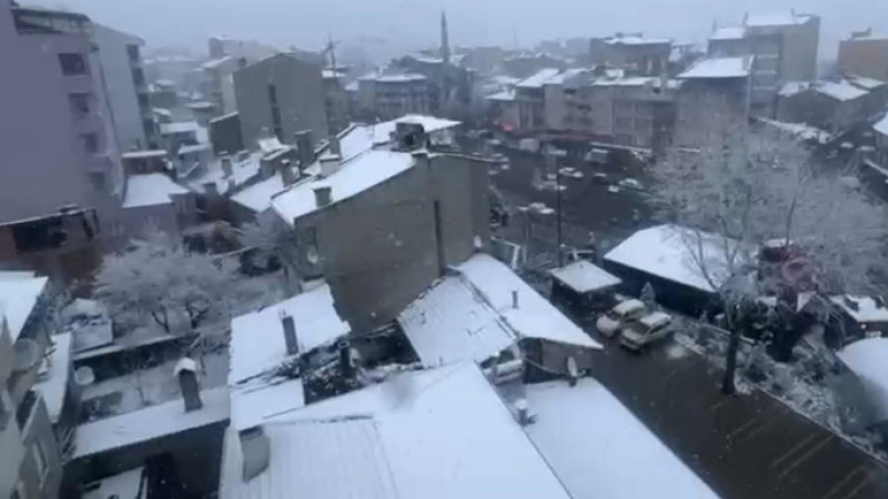  kar yağışı Dursunbey'i beyaza bürüdü