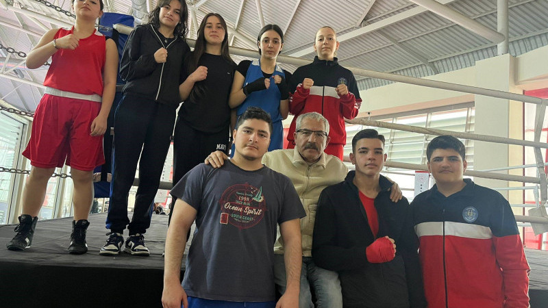 Burhaniyeli genç boksörler sekiz ödül aldı