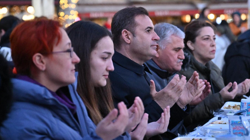 Ahmet Akın Bandırmalılar ile iftar sofrasında buluştu 