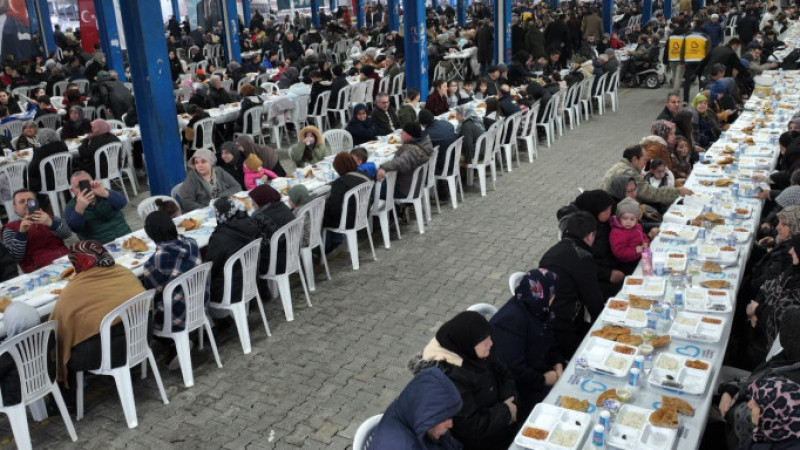 Büyükşehir’in iftar sofrası  gönülleri ısıttı