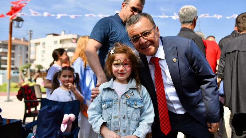 23 NİSAN'IN COŞKUSU ALTIEYLÜL'DE YAŞANIYOR